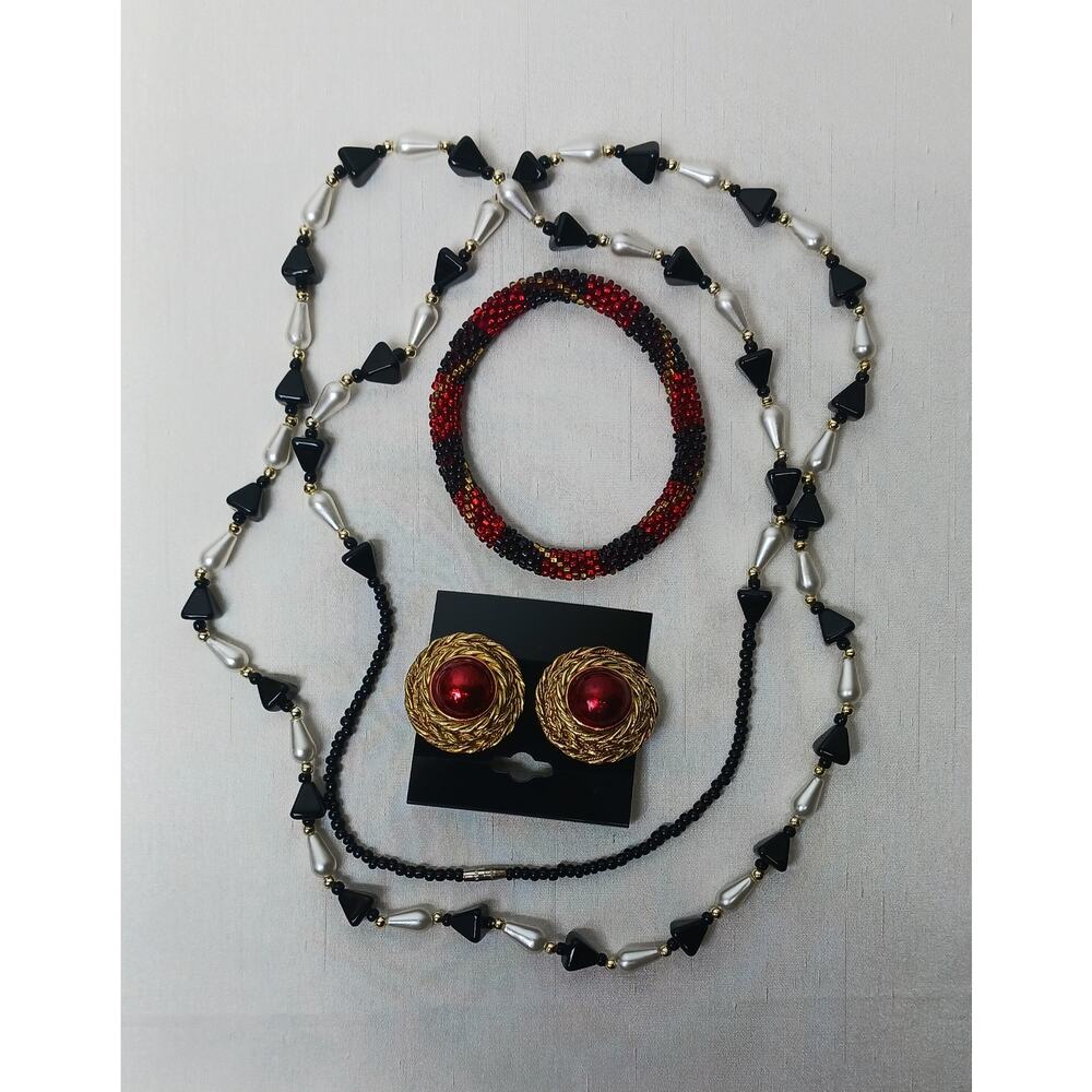 VTG 3-piece Jewelry Combo: Beaded Necklace & Bracelet and Gold Tone Earrings